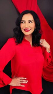 Just like magic 🪄 Elegant and chic headshots - just like✨you✨ Thank you to @theotherserena for stunning us !! #goldenlightcreative #dallasphotographer #womeninleadership #womenempowerment #planophotographer